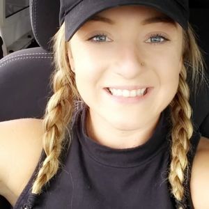 Meet your Posher, Alyssa